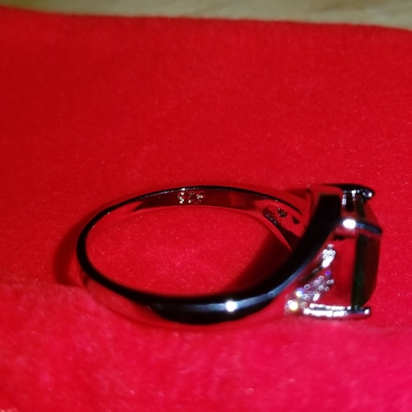 Gorgeous Ring - Picture 3 of 4